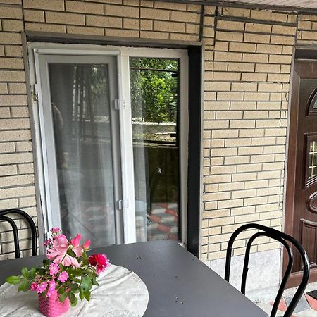 Guest House HAPPY HOUSE Koutaïssi Extérieur photo