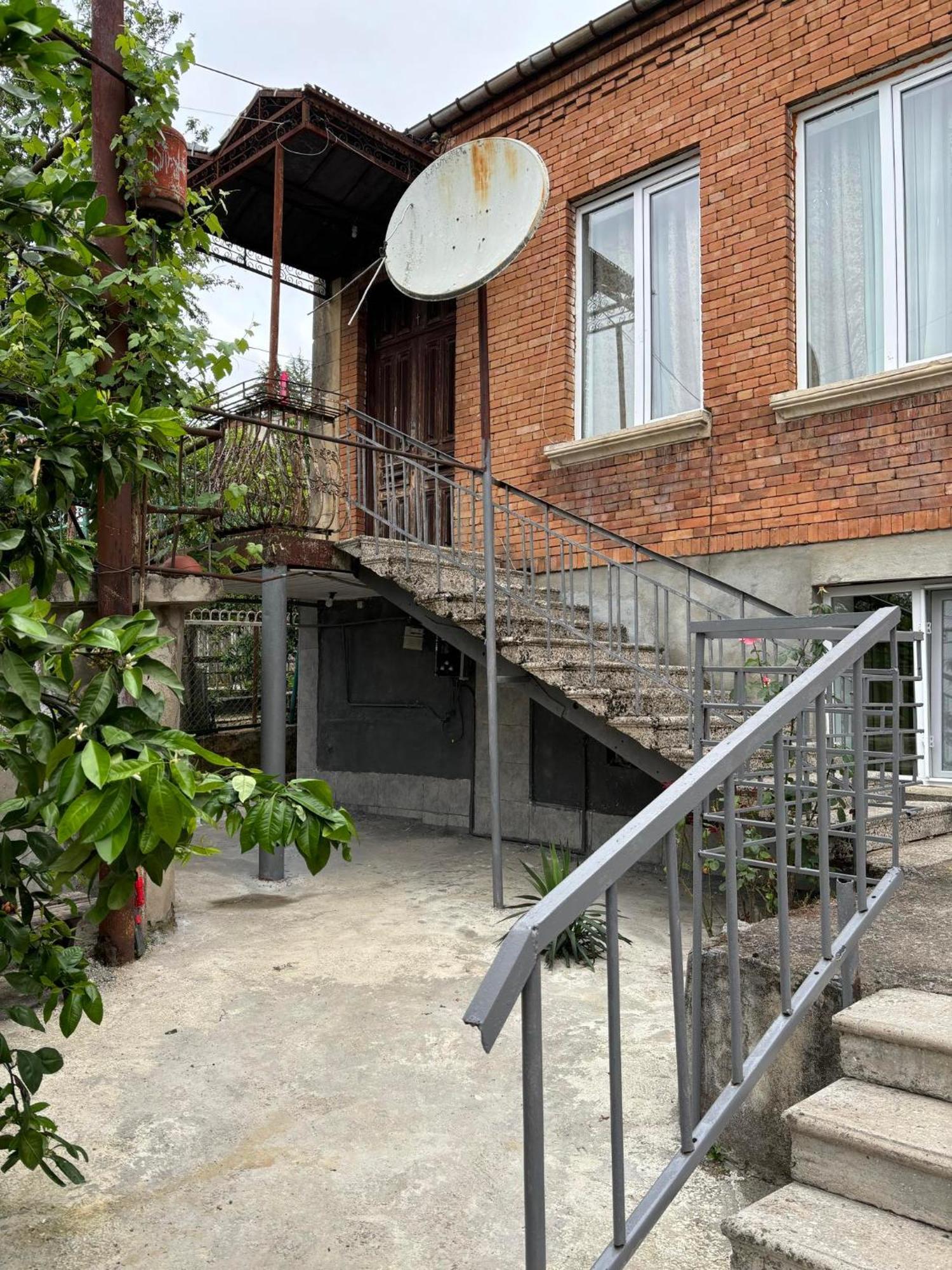 Guest House HAPPY HOUSE Koutaïssi Extérieur photo