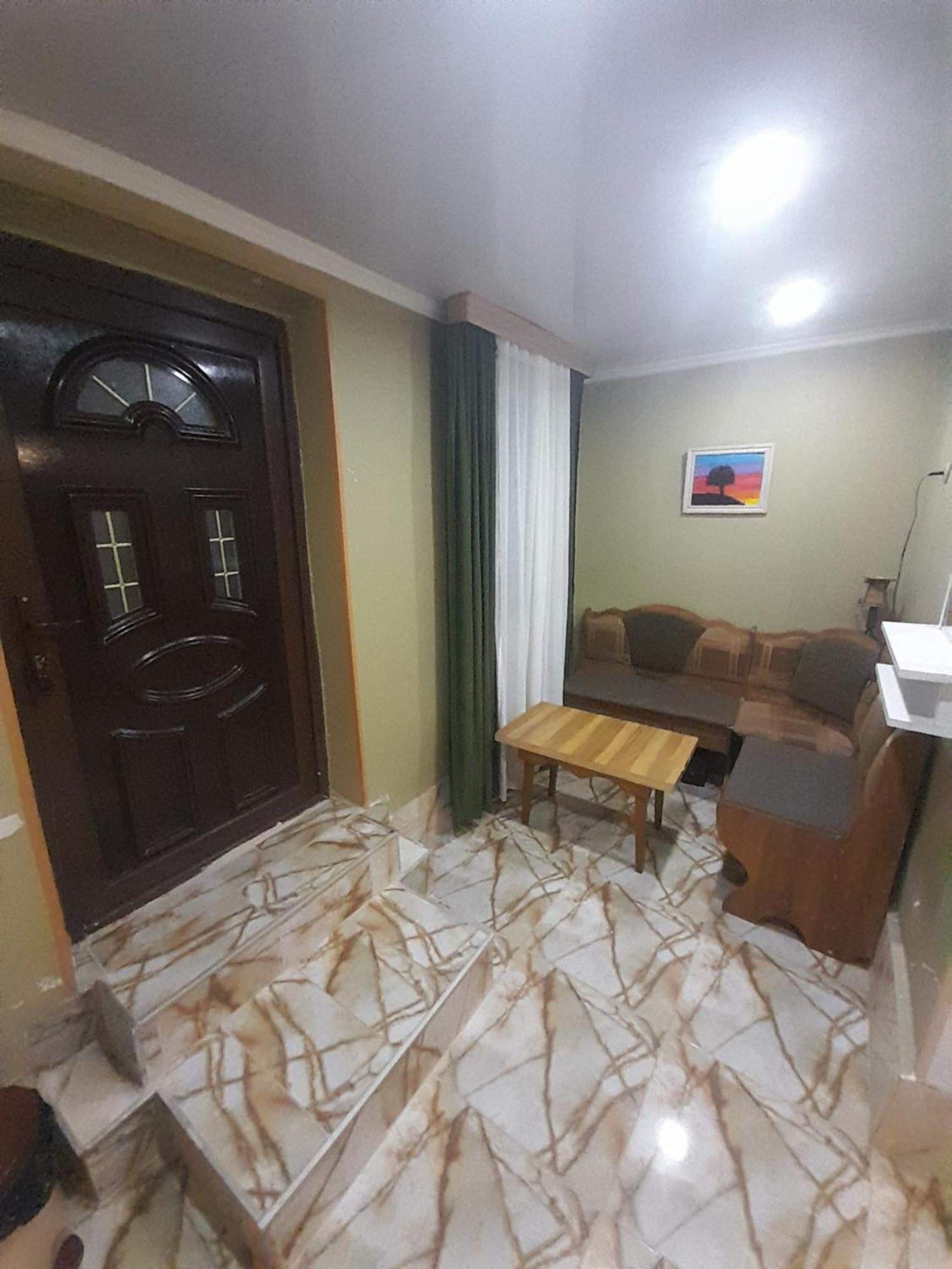 Guest House HAPPY HOUSE Koutaïssi Extérieur photo
