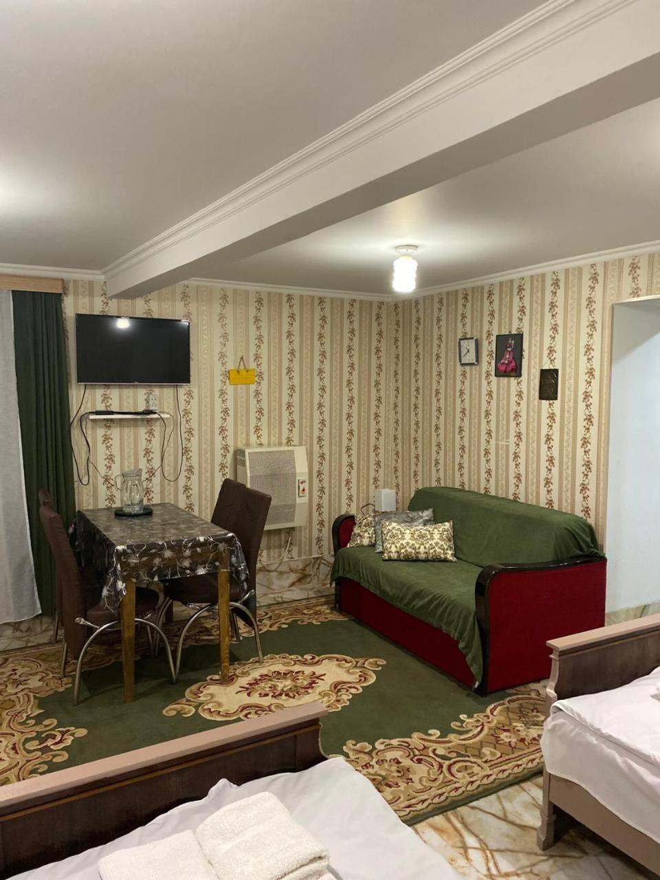 Guest House HAPPY HOUSE Koutaïssi Extérieur photo