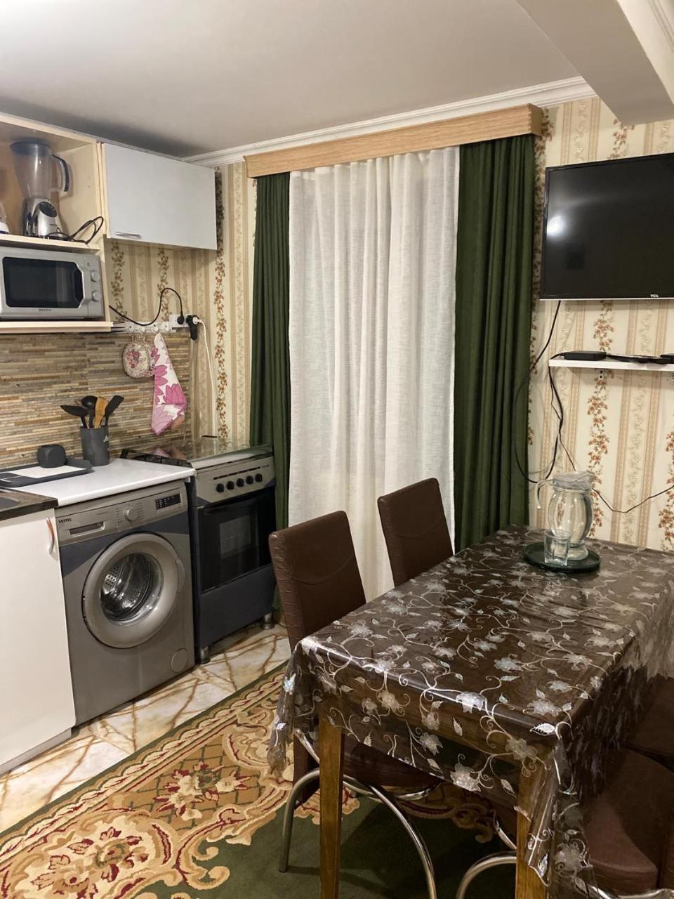 Guest House HAPPY HOUSE Koutaïssi Extérieur photo