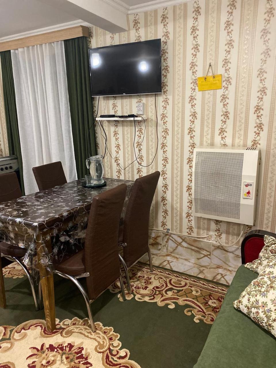 Guest House HAPPY HOUSE Koutaïssi Extérieur photo