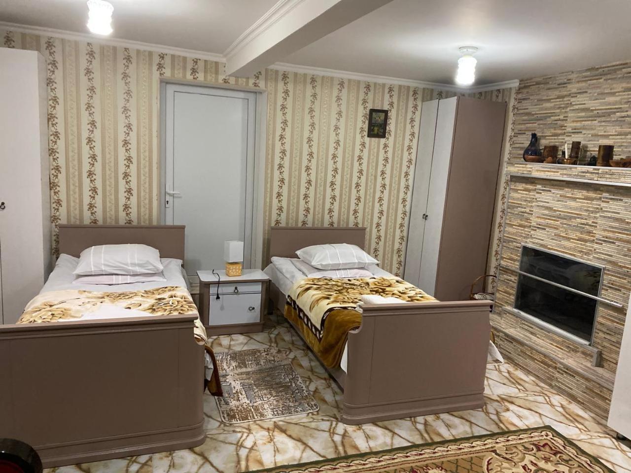 Guest House HAPPY HOUSE Koutaïssi Extérieur photo